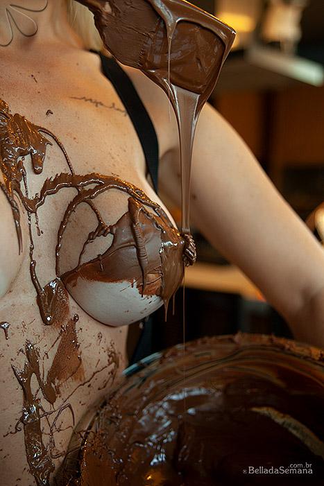 Xvideos Fotos Loira peladinha na Páscoa 2020 toda suja de chocolate