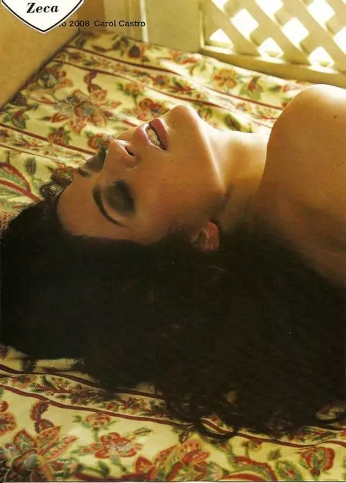 Carol Castro Nua Exibindo Sua Bucetinha Peludinha na Playboy