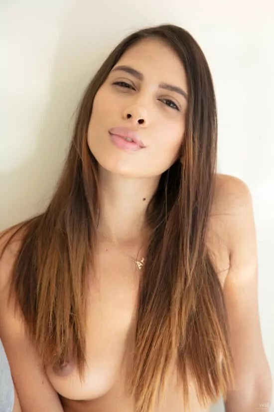 Sósia da Anitta Pelada Se Exibindo ao Ar Livre Mostrando Sua Buceta Peludinha